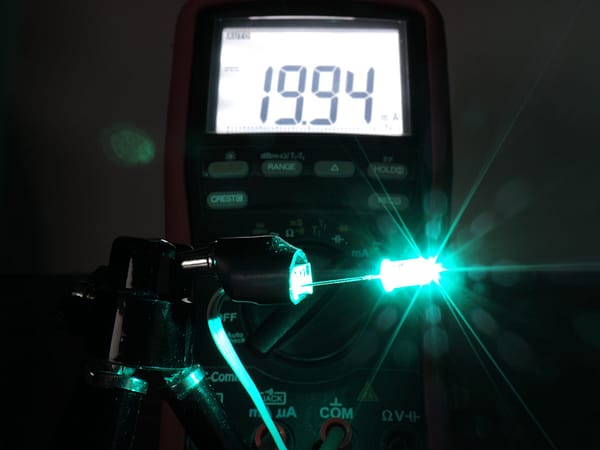 Dioda led 5mm cyan przeźroczysta mocna - pomiary