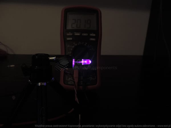 Dioda led 5mm różowa przeźroczysta - pomiary